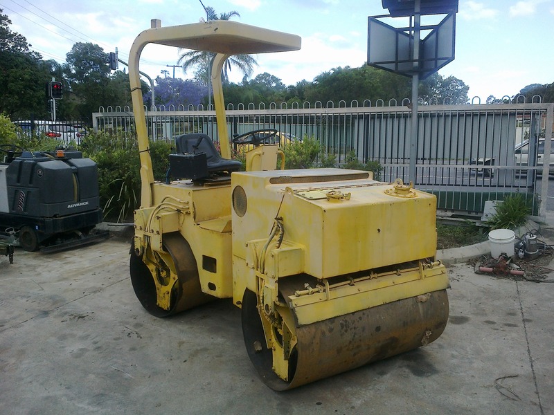 INGERSOLL RAND DD32 DOUBLE DRUM COMPACTION ROLLER