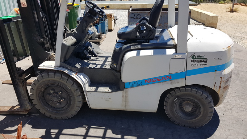 Nissan 3 tonne forklift