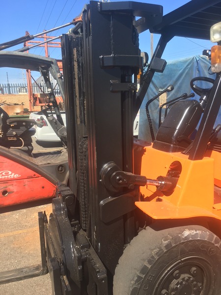 Nissan 4 tonne forklift