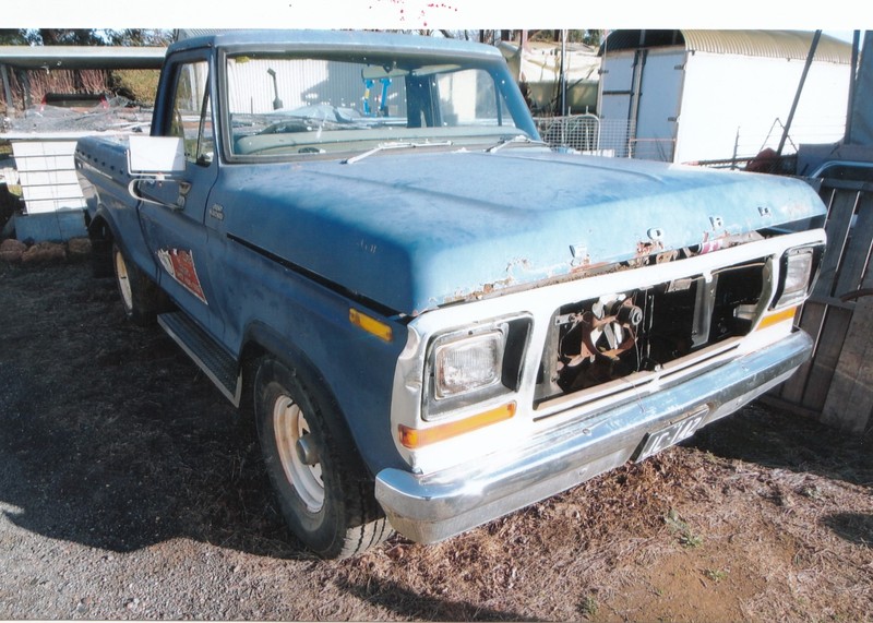 FORD F100 WRECKING 2 X V8 MOTORS