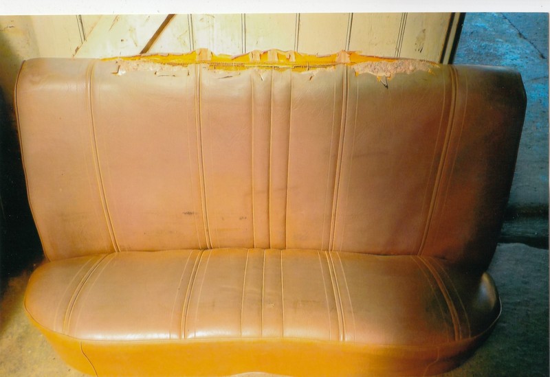 HOLDEN HQ SEDAN REAR SEAT