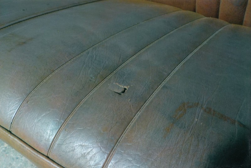 HOLDEN HQ SEDAN REAR SEAT