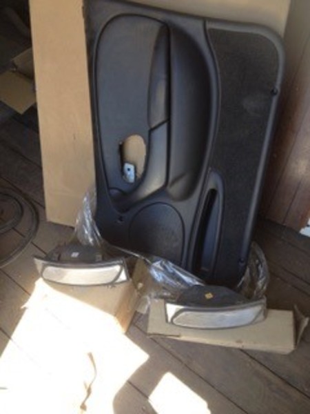 FORD FALCON AU2 XR8 UTE NOS R/H/F LEATHER DOOR TRIM