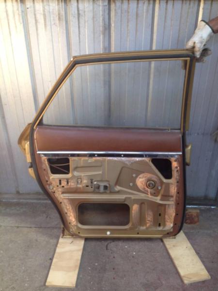 CHRYSLER VALIANT VJ+ DOOR: LEFT-HAND REAR