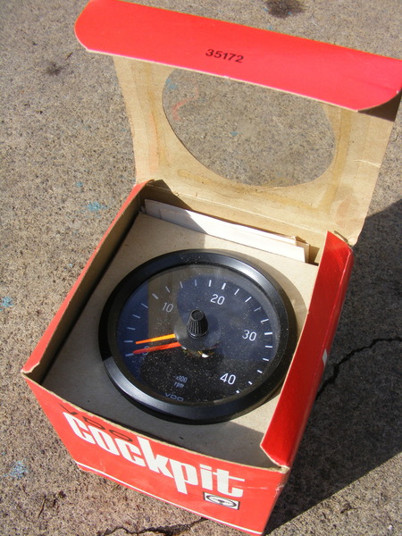 VDO TACHOMETER 4000 RPM