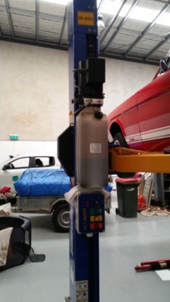 SUMMIT MOTOR VEHICLE HYDRAULIC HOIST