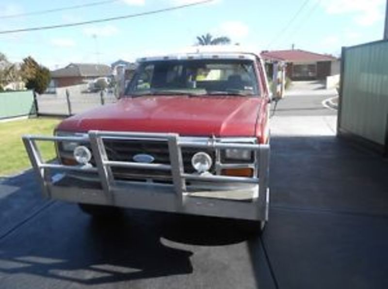 WRECKING: FORD 1984 F100