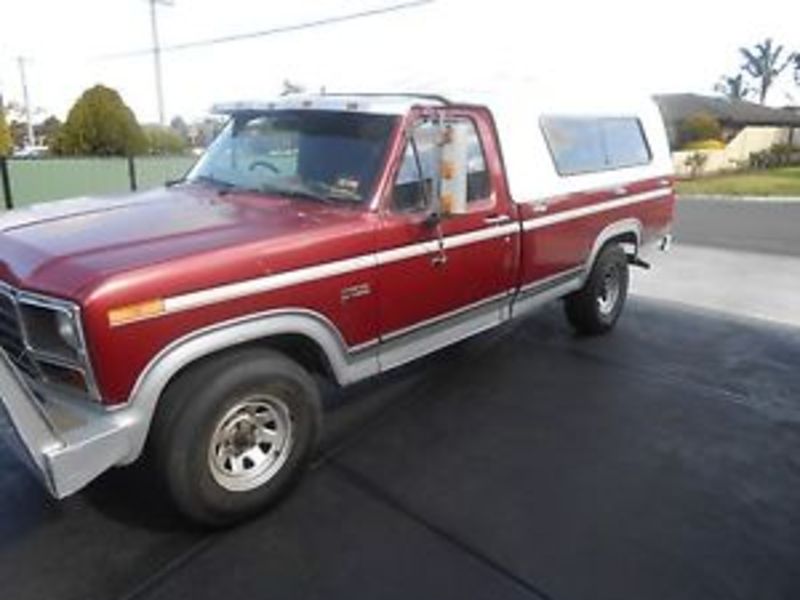 WRECKING: FORD 1984 F100
