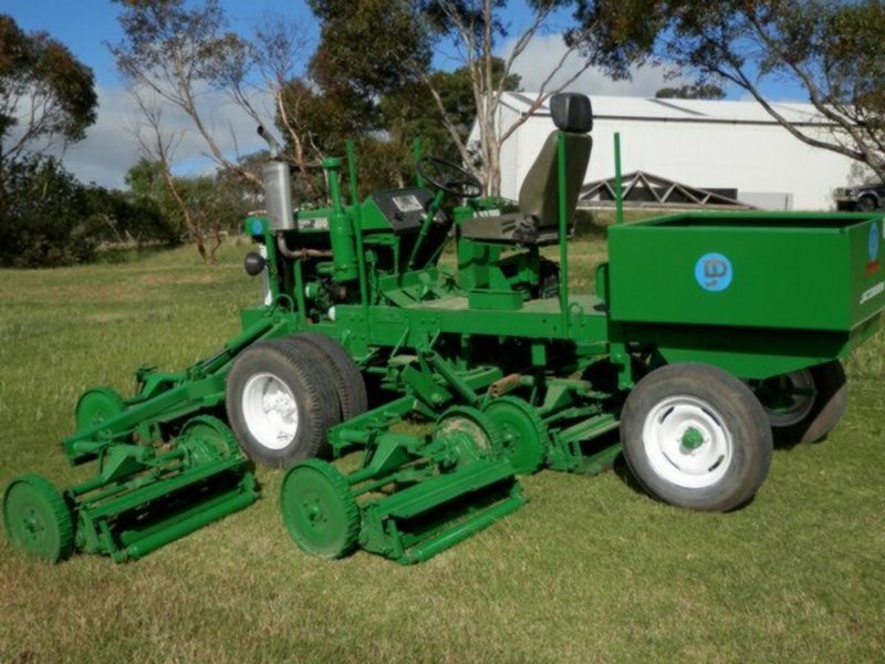 Jacobsen F-10 Mowing Tractor