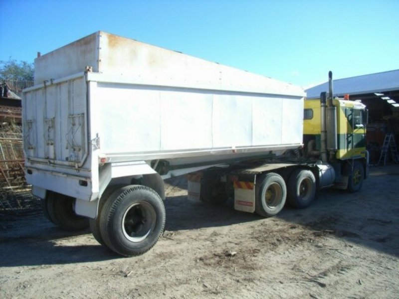 2 AXLE DOG TRAILER