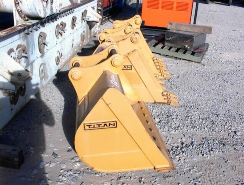 2013 TITAN set of excavator buckets