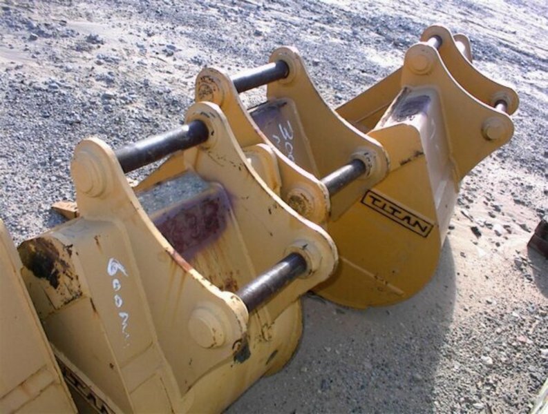 2013 TITAN set of excavator buckets