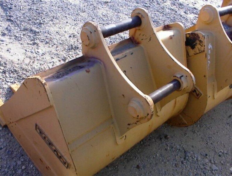 2013 TITAN set of excavator buckets