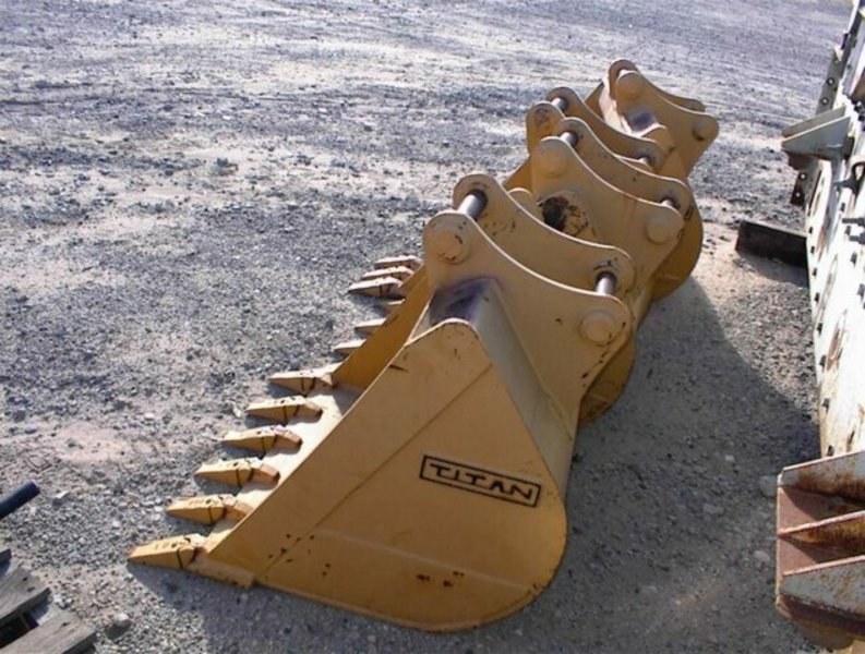 2013 TITAN set of excavator buckets