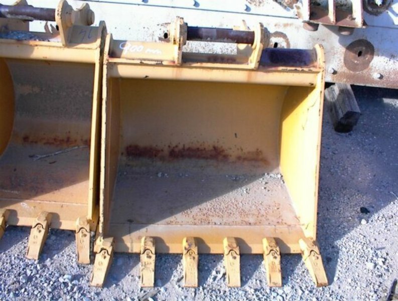 2013 TITAN set of excavator buckets