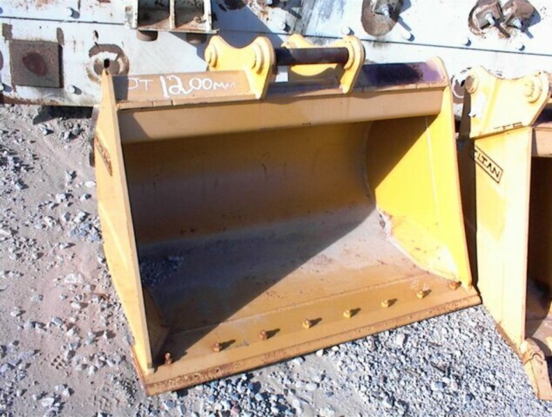 2013 TITAN set of excavator buckets