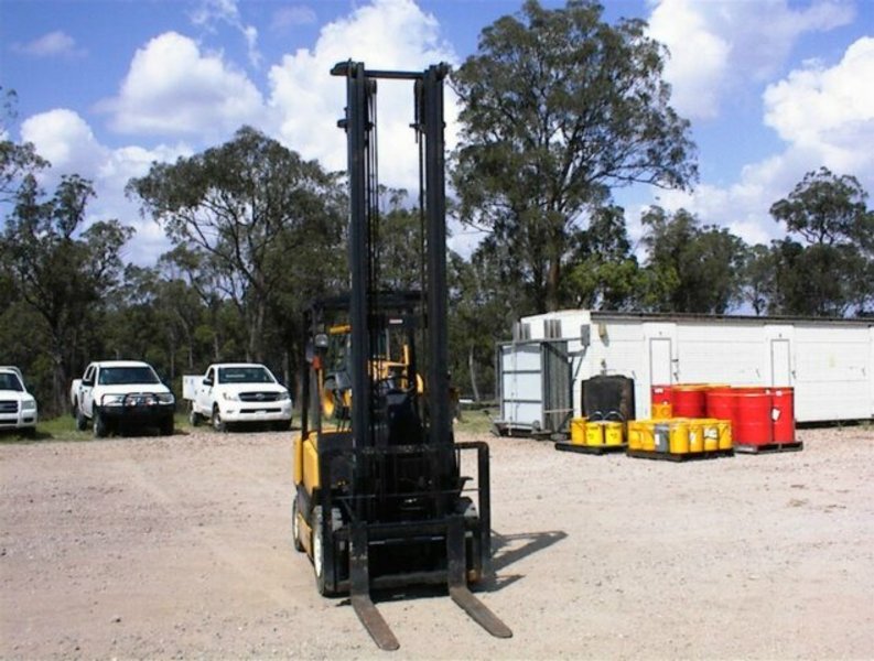 YALE 2.5 tonne diesel forklift
