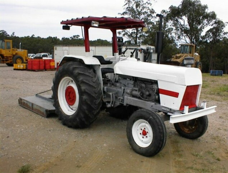 DAVID BROWN 995 tractor with slasher