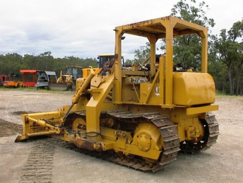 CATERPILLAR D4D 48V12874 dozer