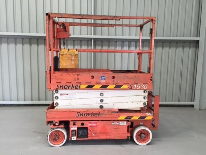 2005 SNORKEL S1930 SCISSOR LIFT