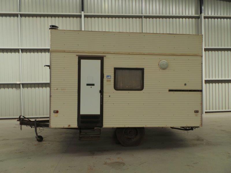 1996 TRAYMARK CARAVAN