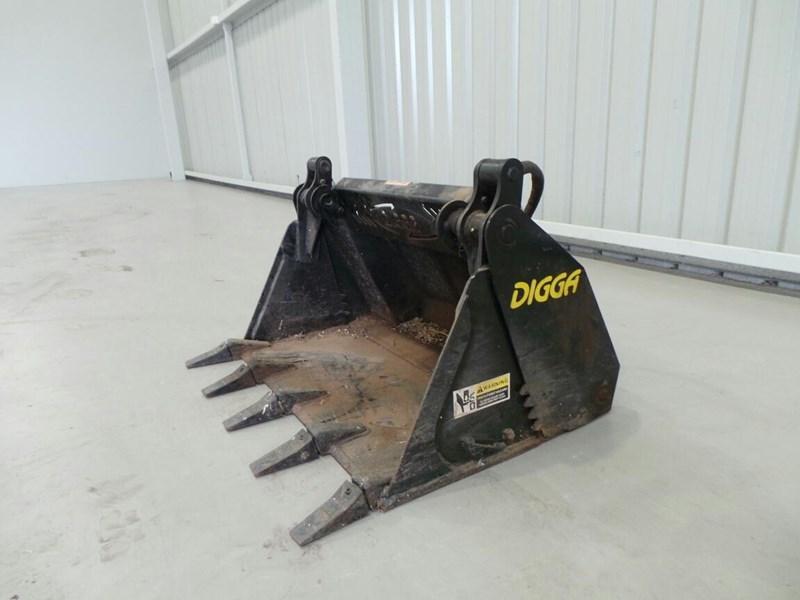 2011 DIGGA 4 IN 1 BUCKET
