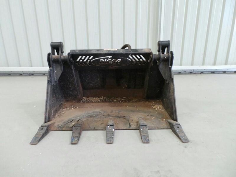 2011 DIGGA 4 IN 1 BUCKET