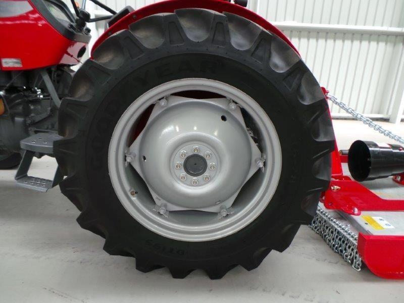 MASSEY FERGUSON 2615 2WD ROPS TRACTOR