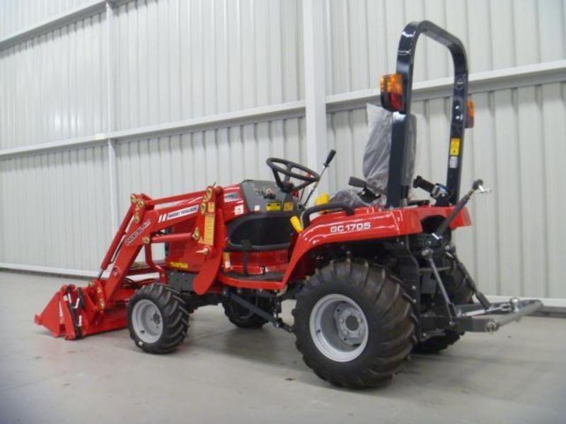 MASSEY FERGUSON GC1705 COMPACT TRACTOR 4-IN-1 LOADER