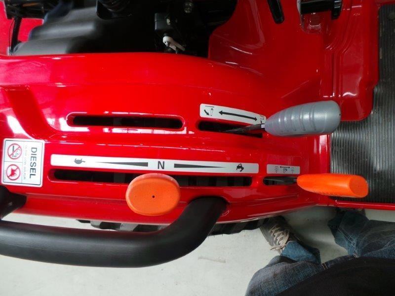 MASSEY FERGUSON GC1705 TRACTOR (LOADER & SLASHER PACKAGE)