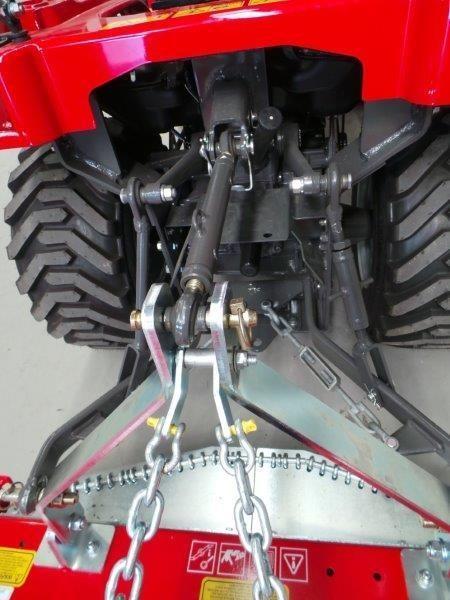 MASSEY FERGUSON GC1705 TRACTOR (LOADER & SLASHER PACKAGE)