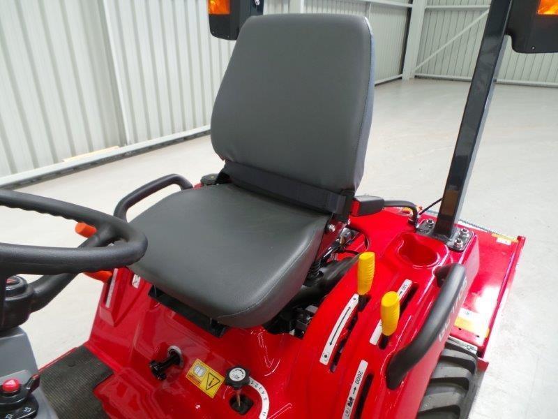 MASSEY FERGUSON GC1705 TRACTOR (LOADER & SLASHER PACKAGE)
