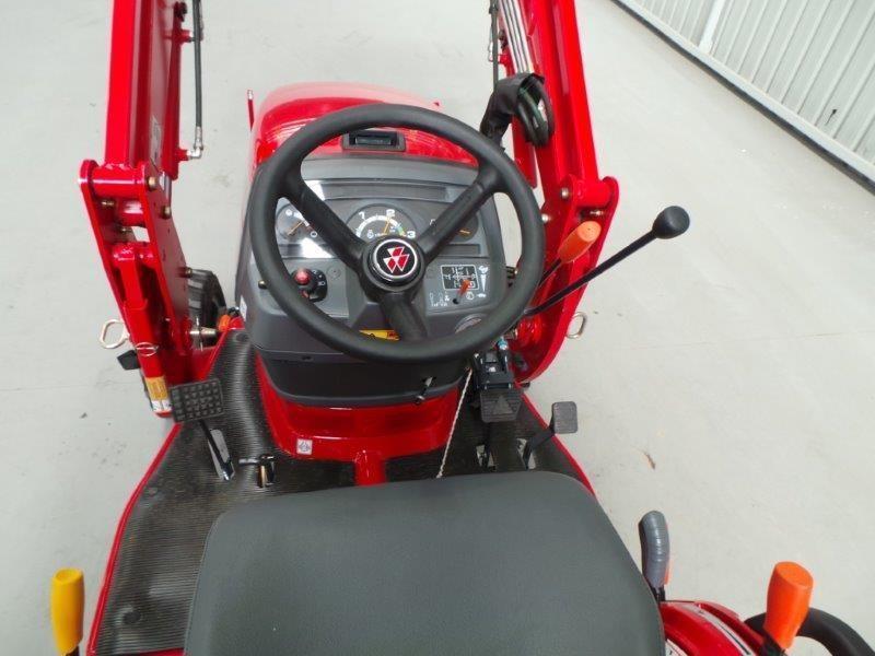 MASSEY FERGUSON GC1705 TRACTOR (LOADER & SLASHER PACKAGE)