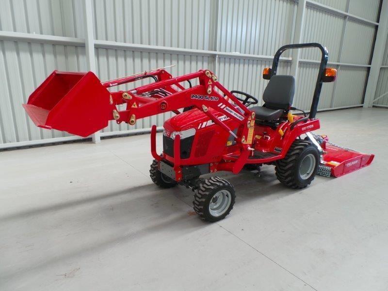 MASSEY FERGUSON GC1705 TRACTOR (LOADER & SLASHER PACKAGE)