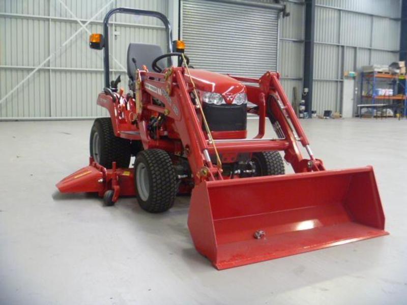 MASSEY FERGUSON GC1705 COMPACT TRACTOR