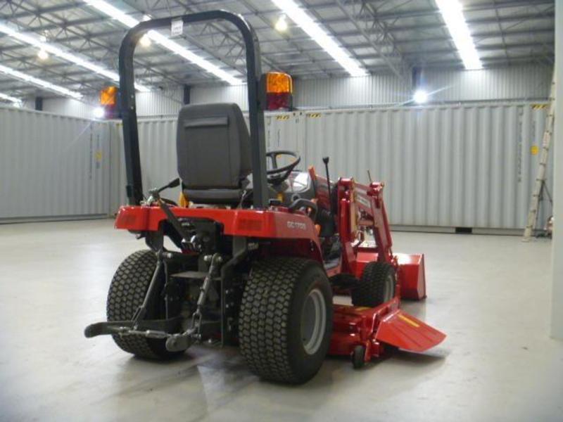 MASSEY FERGUSON GC1705 COMPACT TRACTOR