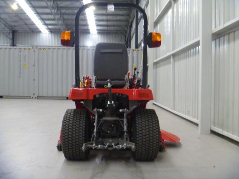 MASSEY FERGUSON GC1705 COMPACT TRACTOR