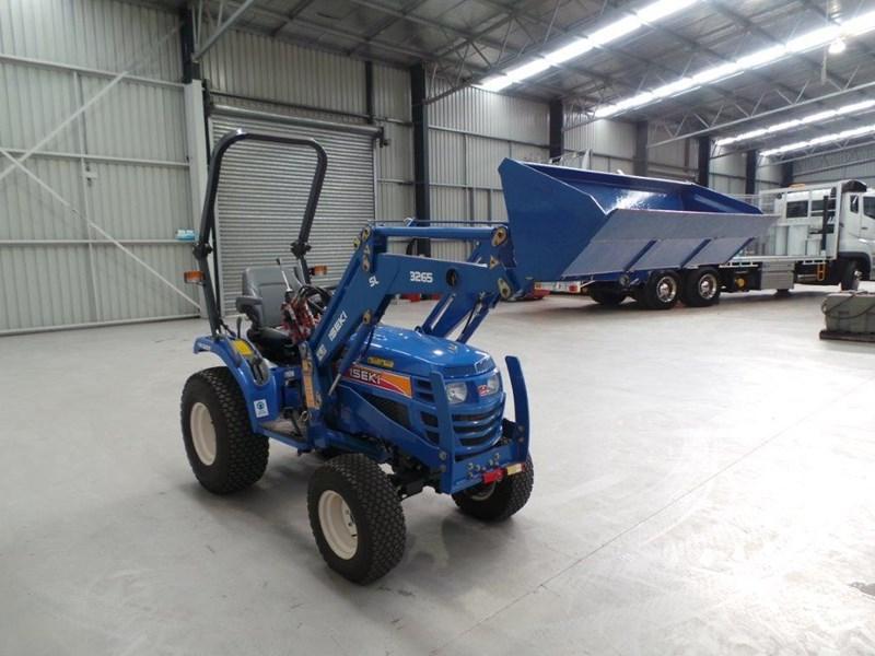 2015 ISEKI TM3265 TRACTOR LOADER AND GRADER PACKAGE