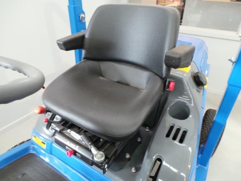 2015 ISEKI SF310 OUT FRONT MOWER WITH TRIMAX LAIL DECK