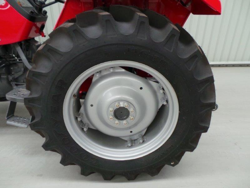MASSEY FERGUSON 2615 2WD ROPS TRACTOR