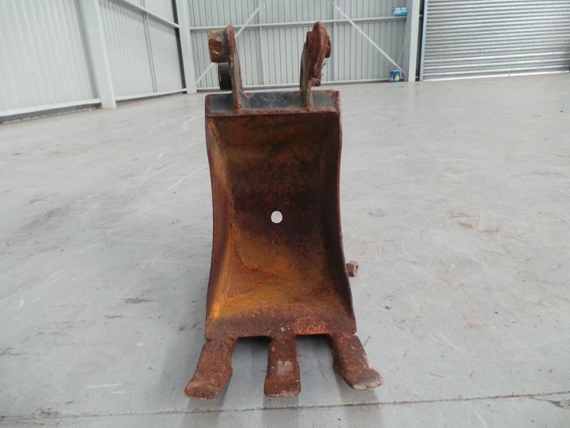 2017 WORKMATE 220MM BUCKET