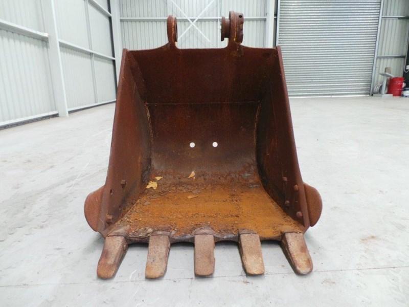 2017 WORKMATE 1050MM BUCKET