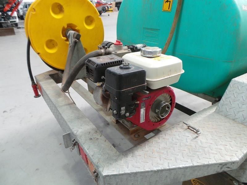 2009 WORKMATE 1000L WATER TRAILER