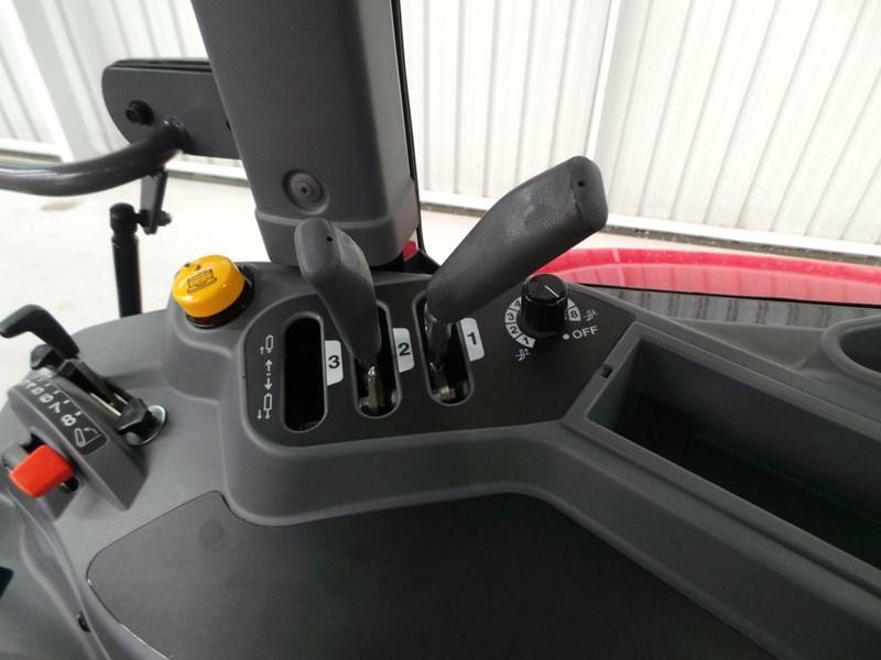2016 MASSEY FERGUSON 4608