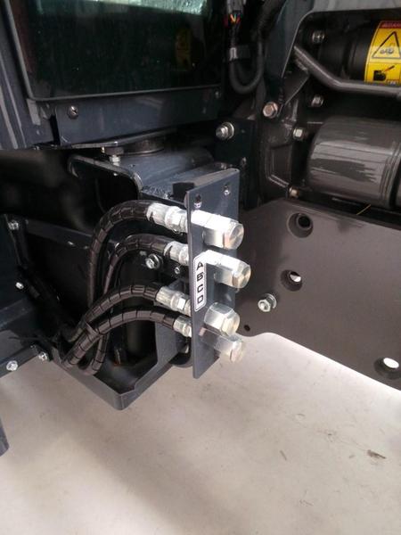 2016 MASSEY FERGUSON 4608