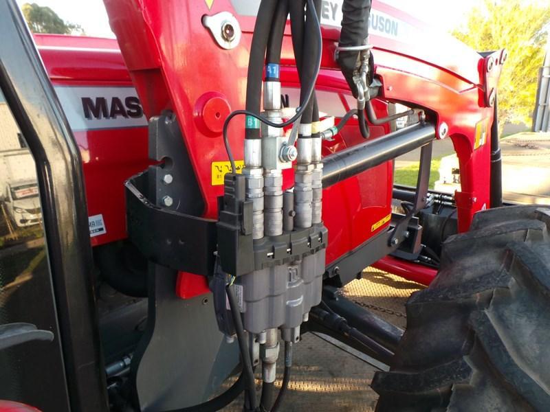 MASSEY FERGUSON 445.4C WITH FRONT END LOADER