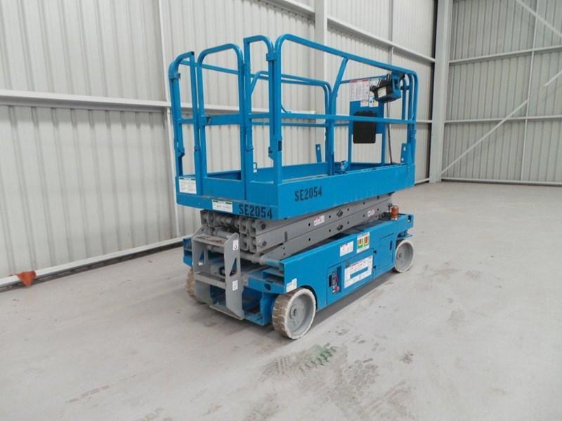 2005 GENIE GS 2046 SCISSOR LIFT