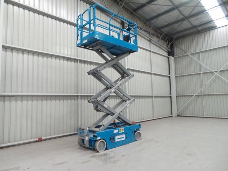 2005 GENIE GS 2046 SCISSOR LIFT