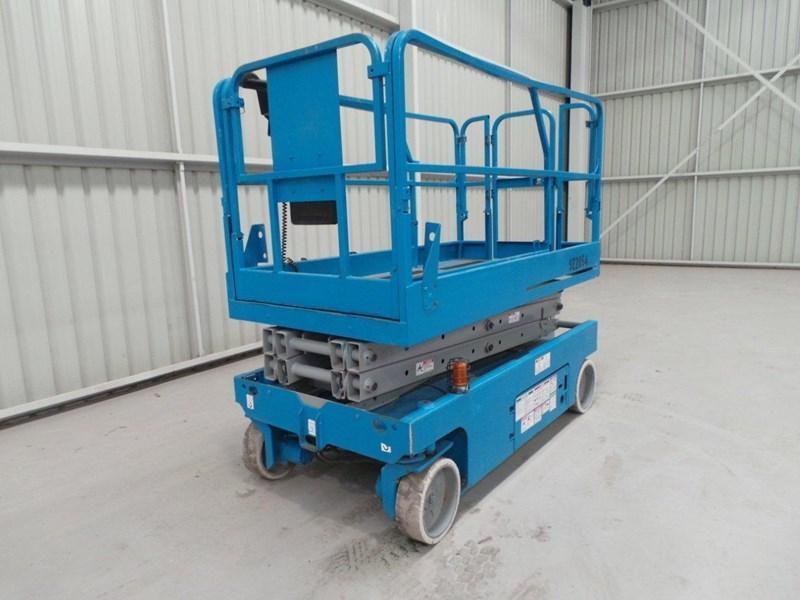 2005 GENIE GS 2046 SCISSOR LIFT
