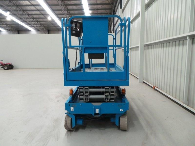 2005 GENIE GS 2046 SCISSOR LIFT